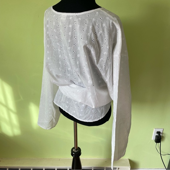 VINTAGE WHITE EYELET PEARL BUTTON LONG SLEEVE BLOUSE TOP SIZE MEDIUM - Picture 3 of 6